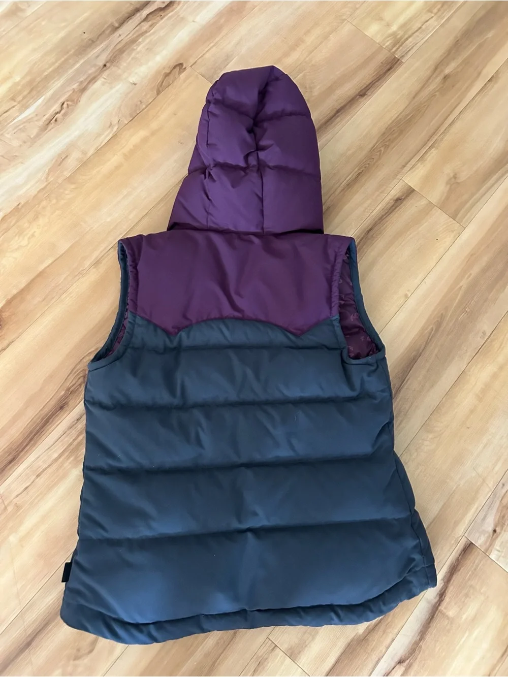 Patagonia Women's Hooded Two-Tone Puffer Vest in Plum and Black - Picture 2 of 2